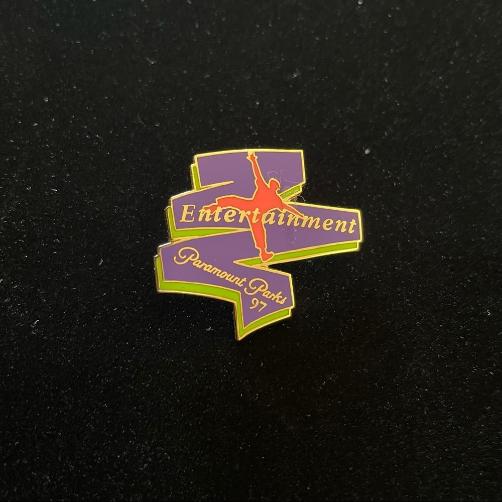 Paramount Parks Entertainment Pin 1997